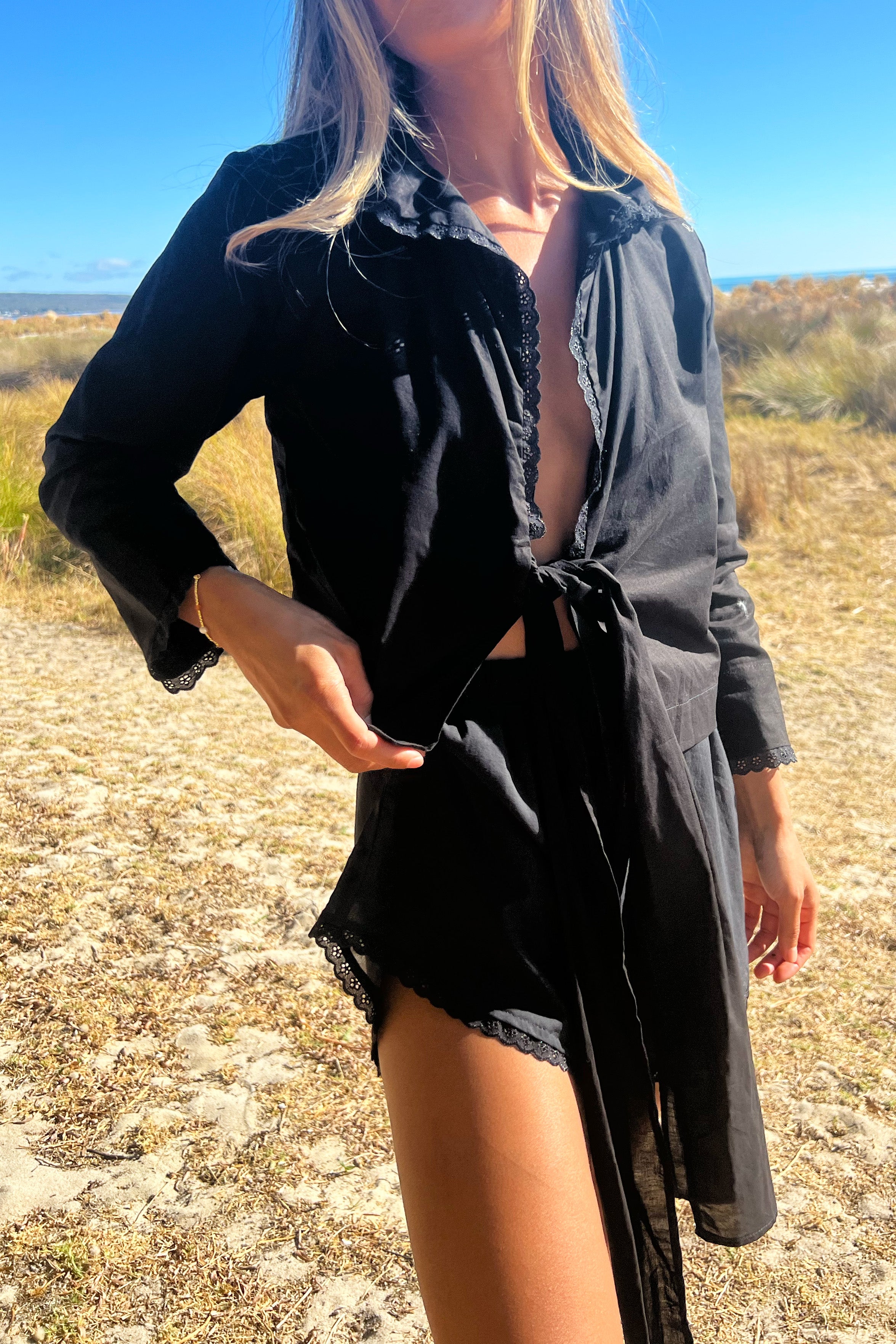 Daisy Trim Daily Short in Noir