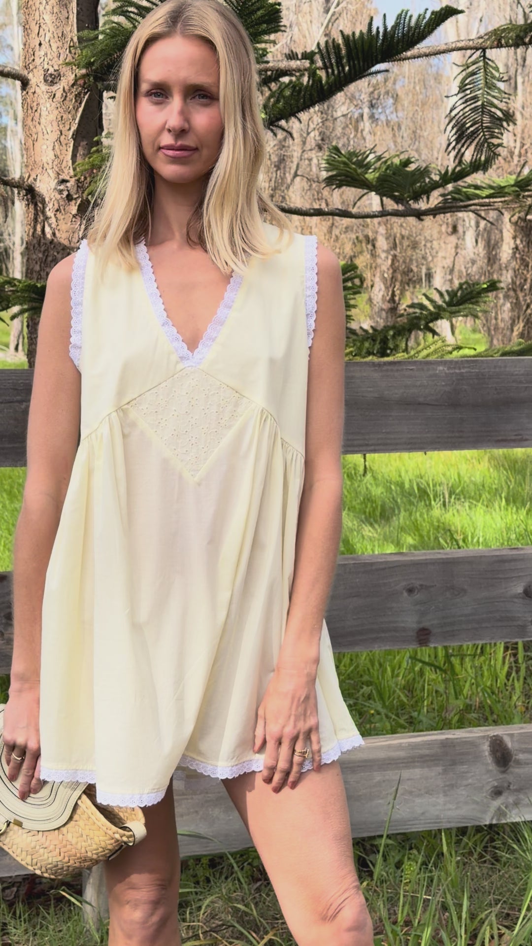 Vintage Mini in Butter with Ivory Lace Dusting