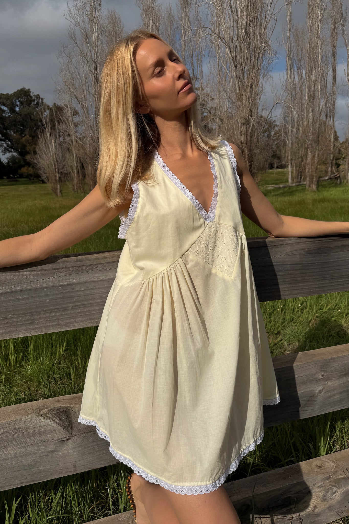 Vintage Mini in Butter with Ivory Lace Dusting