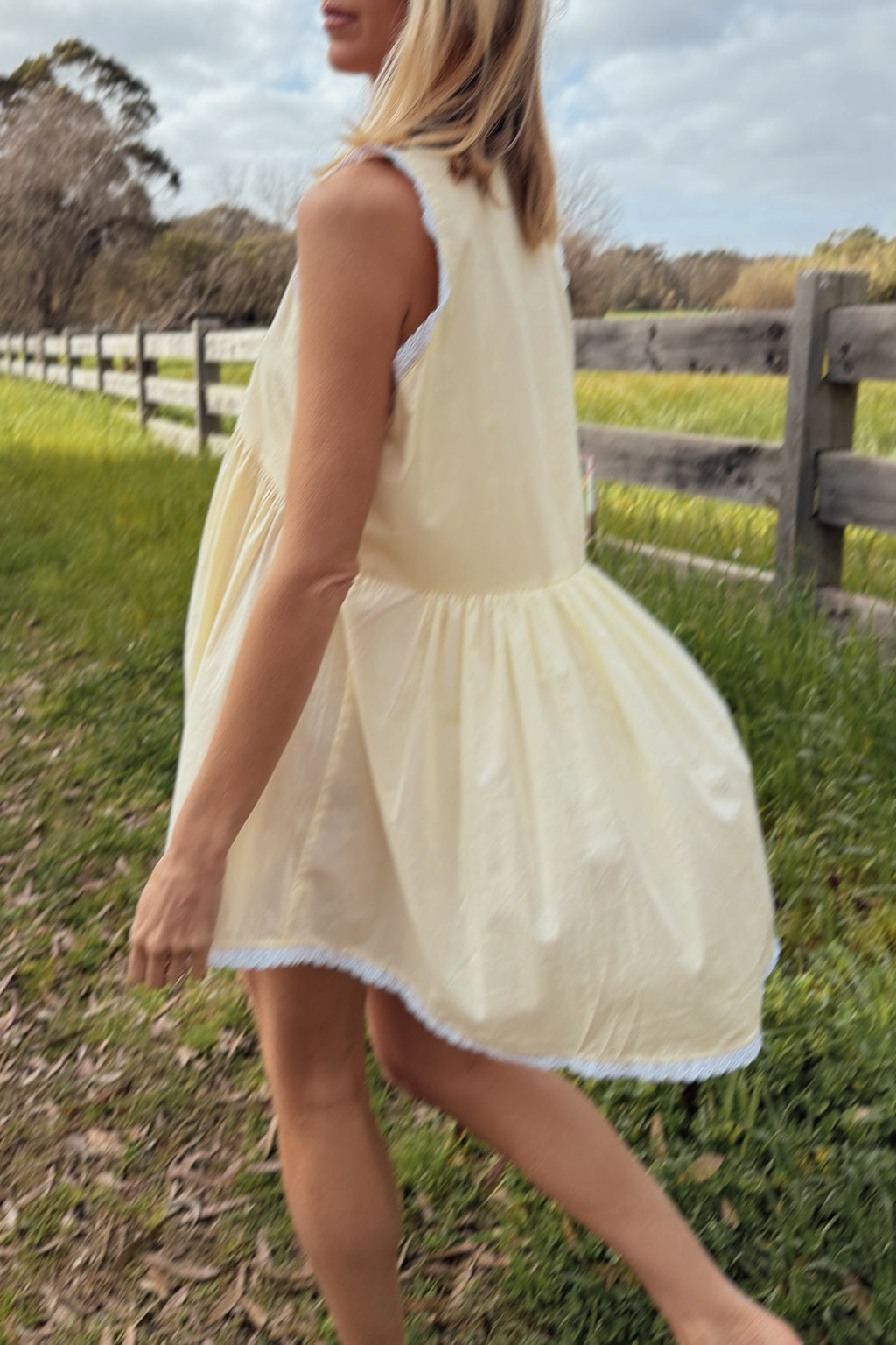 Vintage Mini in Butter with Ivory Lace Dusting