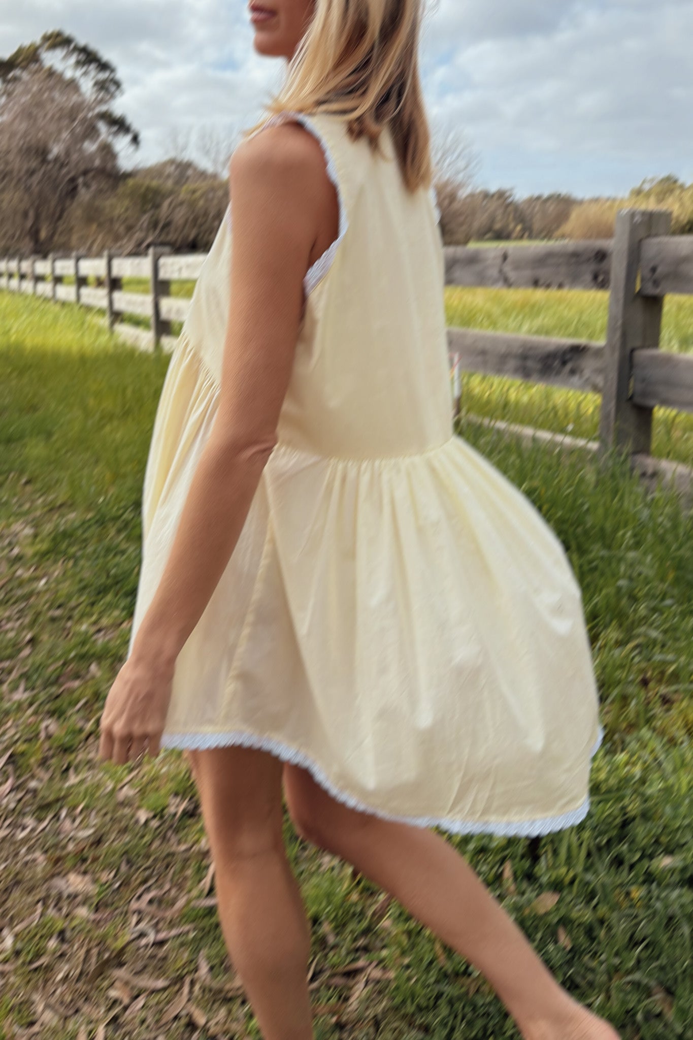 Vintage Mini in Butter with Ivory Lace Dusting